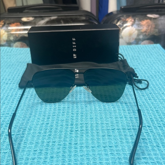 Diff Eyewear Stylish Black Aviator Sunglasses With Purple Lenses - Picture 4 of 5